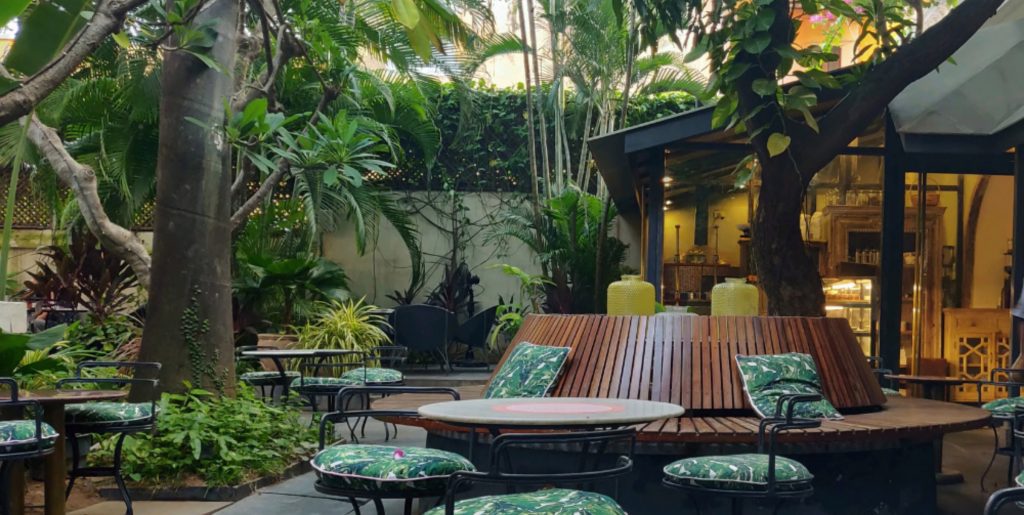 Designing the Perfect Oceanfront Restaurant: Blending Aesthetics with Nature